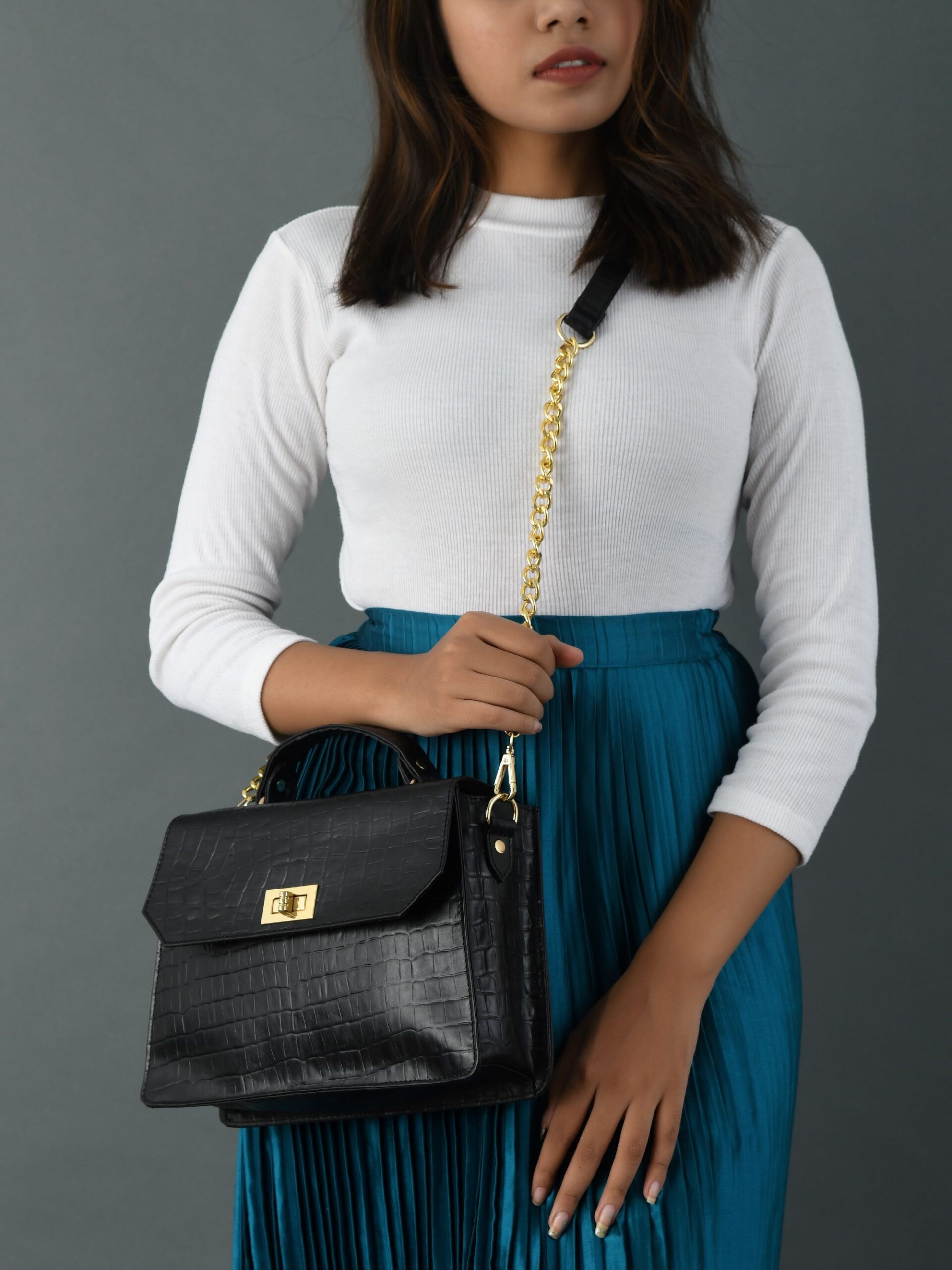 Luxury Genuine Leather Black Handbag for Women – Crocodile-Embossed Purse with Gold Lock & Detachable Chain Strap